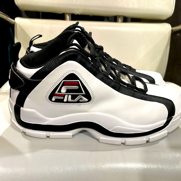 Grant Hill 1 95 “Reintroduced” wht/blk/red Hill 2 “96” wht/blk - Picture 6 of 9